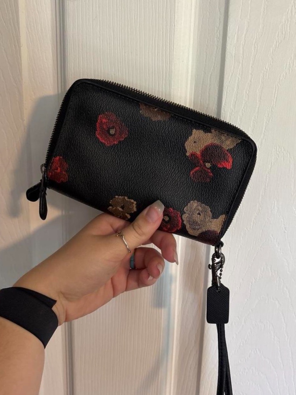 Coach Black Floral Zip Wallet Wristlet with Red and Tan Blooms - Picture 4 of 4
